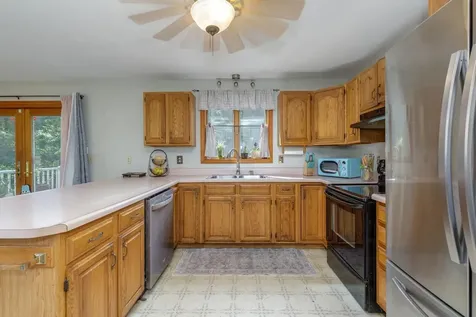 76 Hampstead Road Danville NH 03819