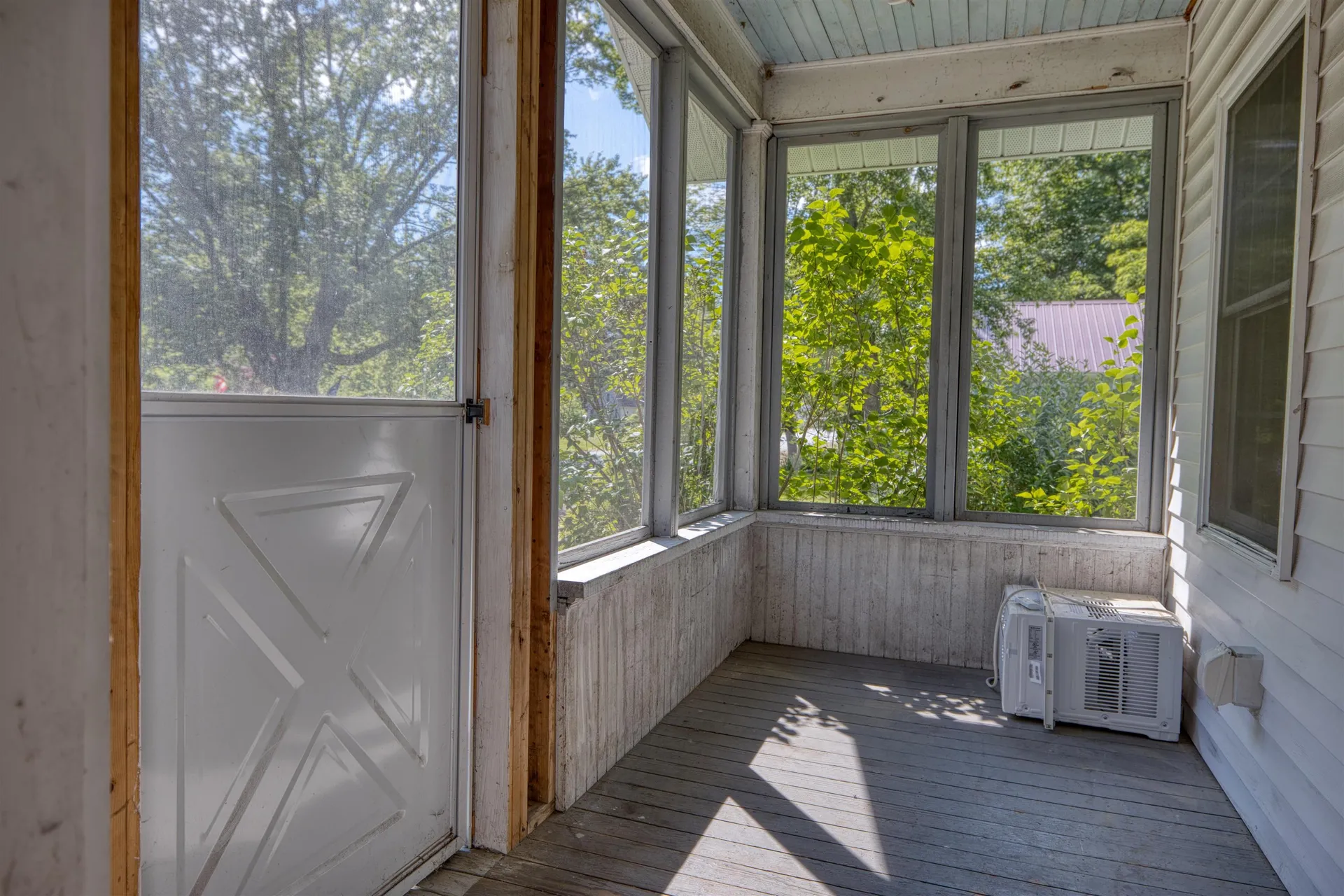 11 Depot Square Street Ossipee NH 03814-6846