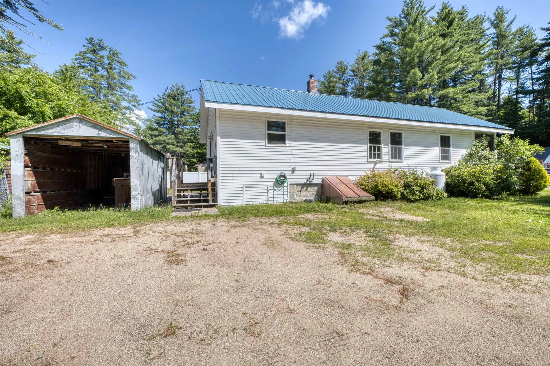 11 Depot Square Street Ossipee NH 03814-6846