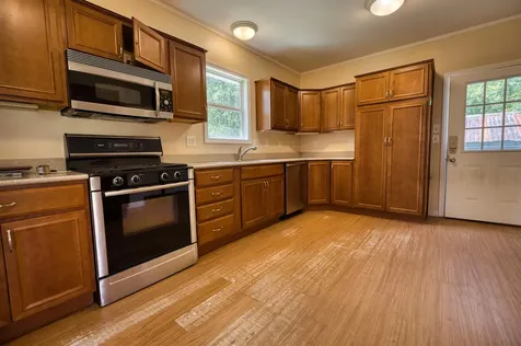 11 Depot Square Street Ossipee NH 03814-6846
