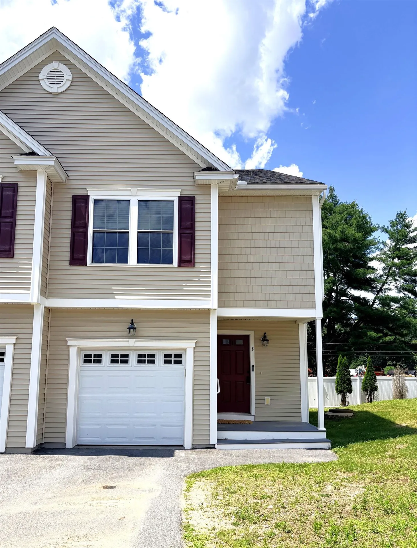 8 Cranberry Way Manchester NH 03109