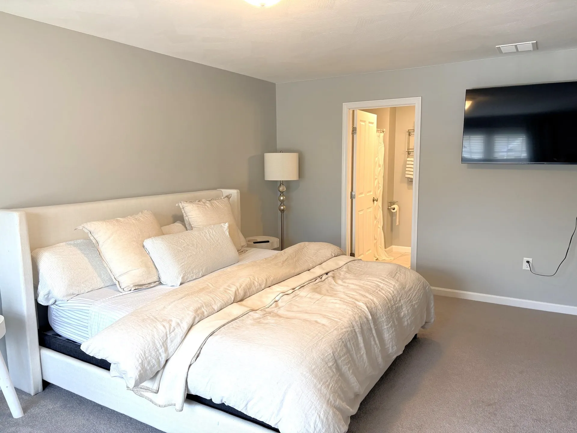 8 Cranberry Way Manchester NH 03109