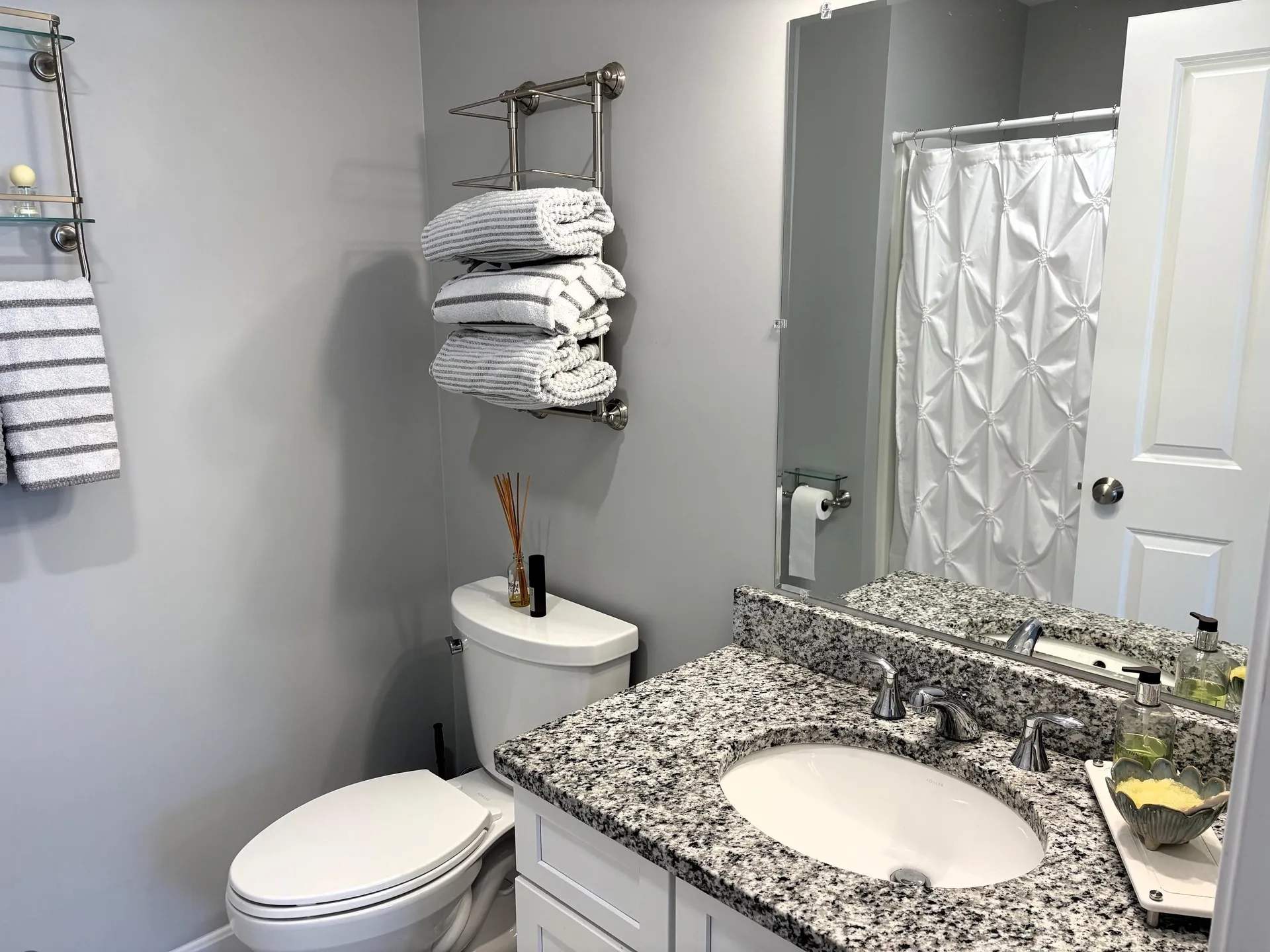 8 Cranberry Way Manchester NH 03109