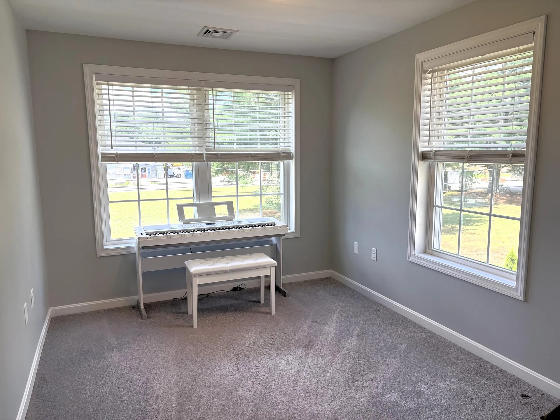 8 Cranberry Way Manchester NH 03109
