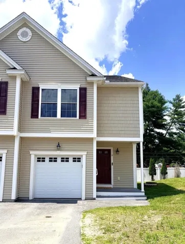 8 Cranberry Way Manchester NH 03109