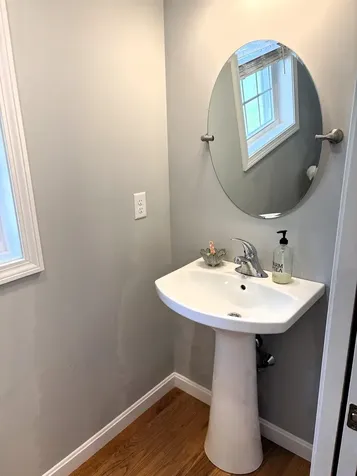 8 Cranberry Way Manchester NH 03109