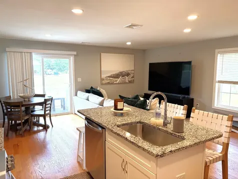 8 Cranberry Way Manchester NH 03109