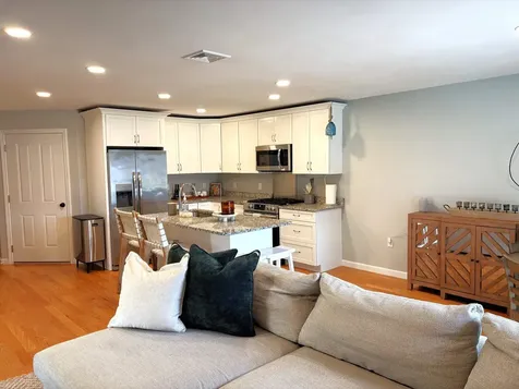 8 Cranberry Way Manchester NH 03109