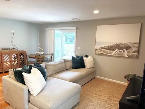 8 Cranberry Way Manchester NH 03109