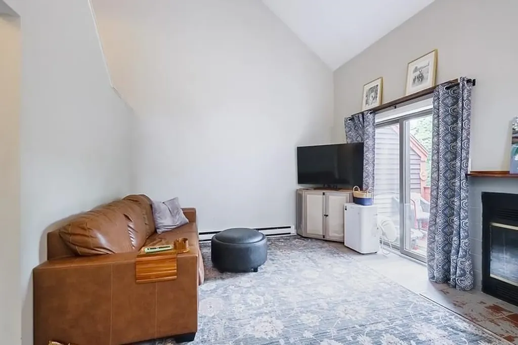 32 Mountainside Lane Francestown NH 03043