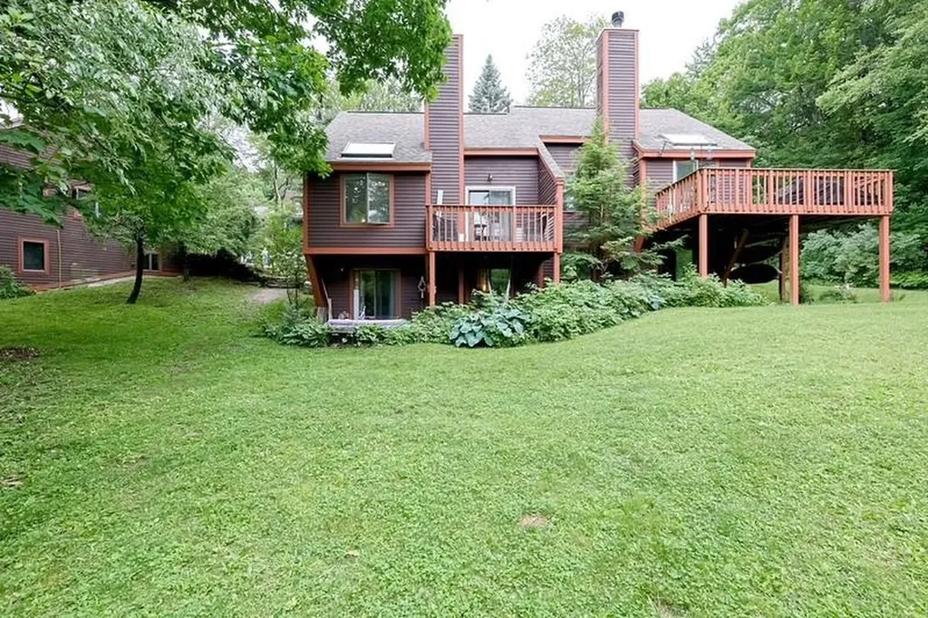 32 Mountainside Lane Francestown NH 03043