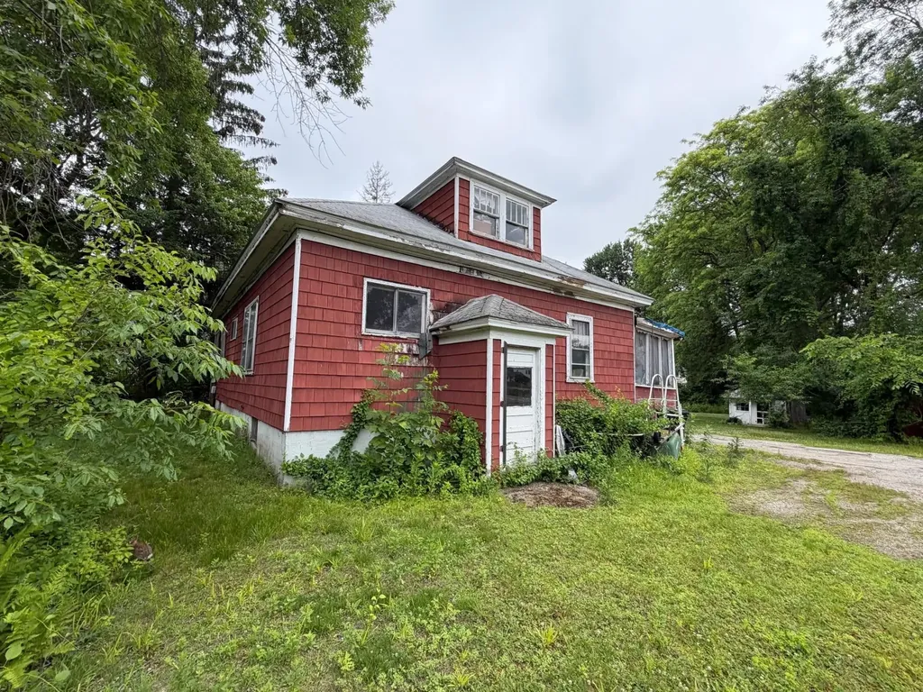 28 Merrimack Street Hudson NH 03051