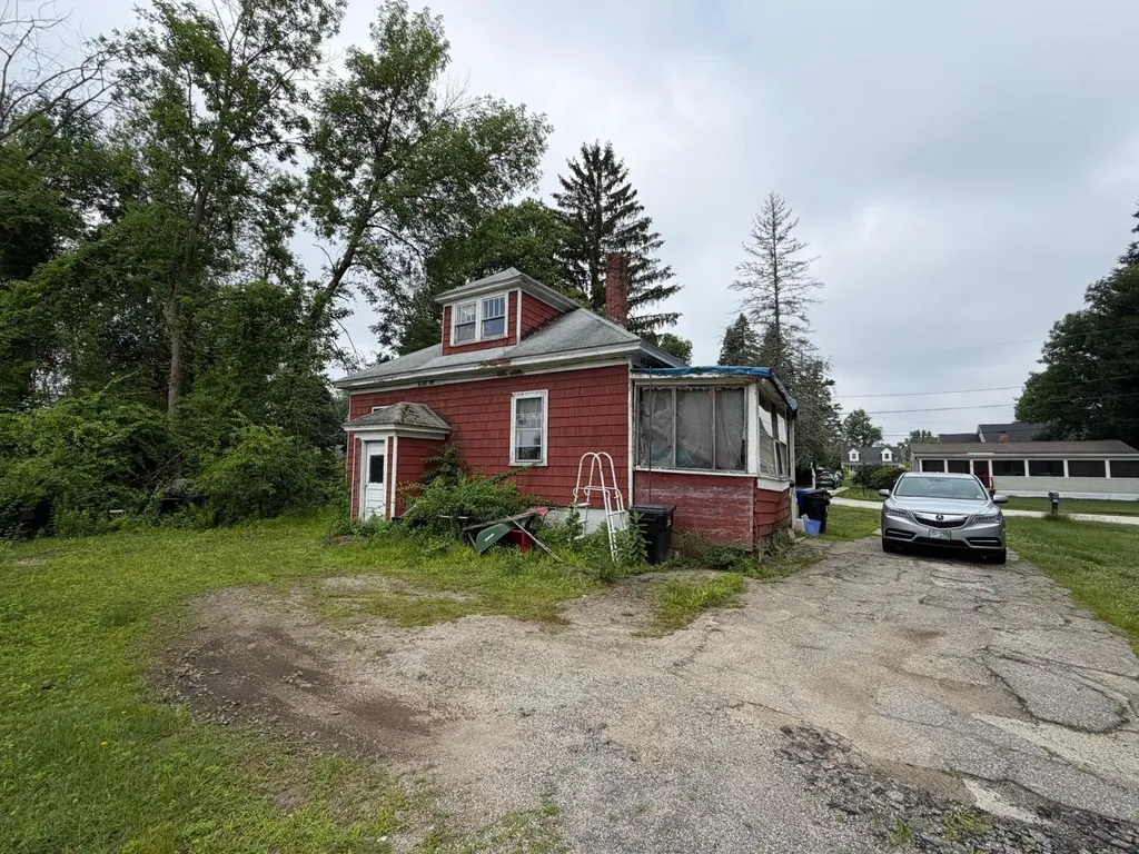 28 Merrimack Street Hudson NH 03051