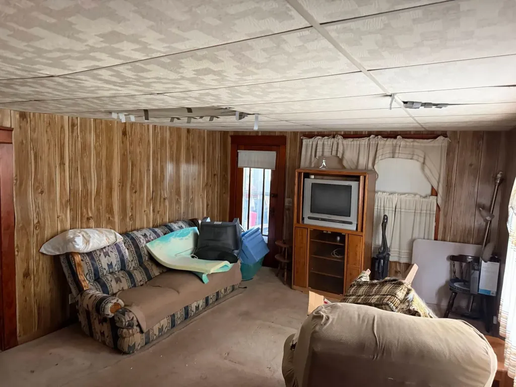 28 Merrimack Street Hudson NH 03051