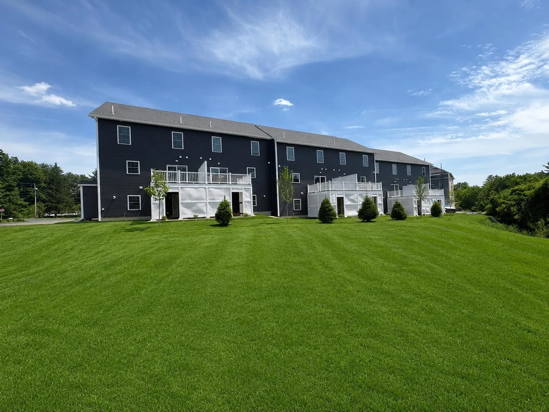 24 Elise Avenue Londonderry NH 03053