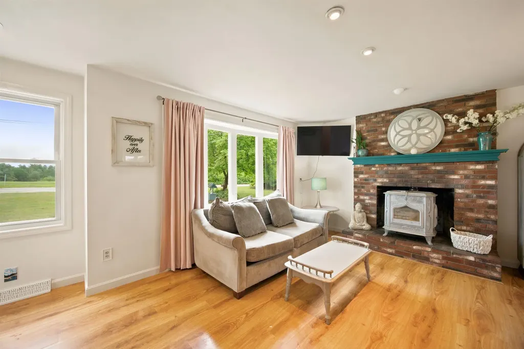 119 Country Club Road Hopkinton NH 03229