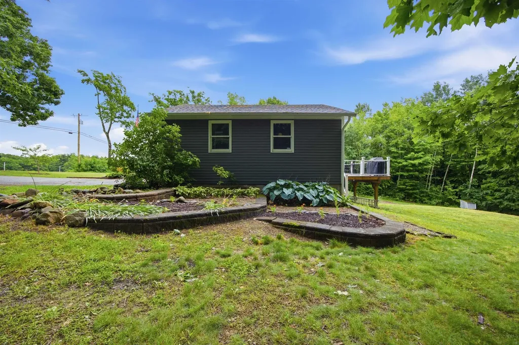 119 Country Club Road Hopkinton NH 03229