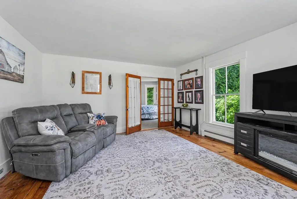 47 Oak Street Milford NH 03055