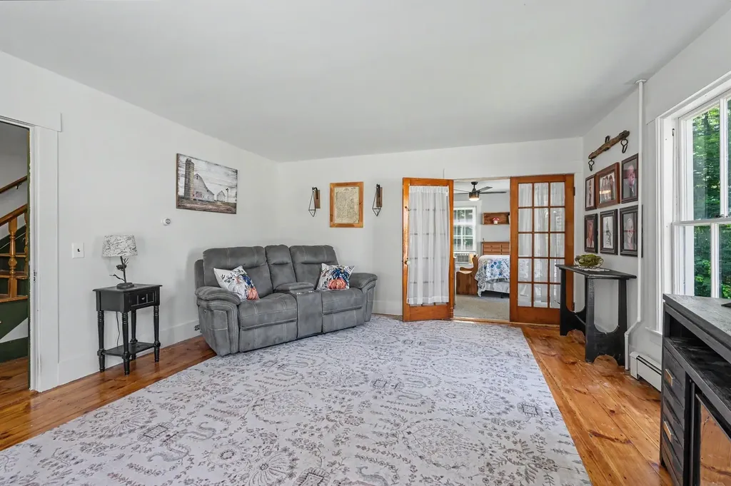 47 Oak Street Milford NH 03055
