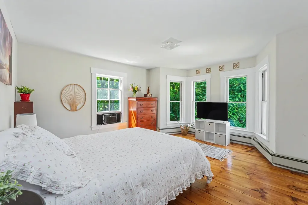 47 Oak Street Milford NH 03055