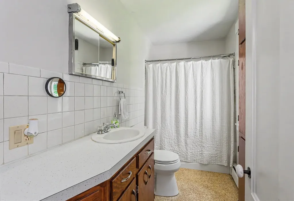 47 Oak Street Milford NH 03055