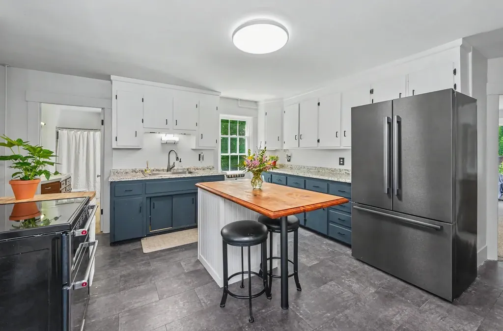 47 Oak Street Milford NH 03055