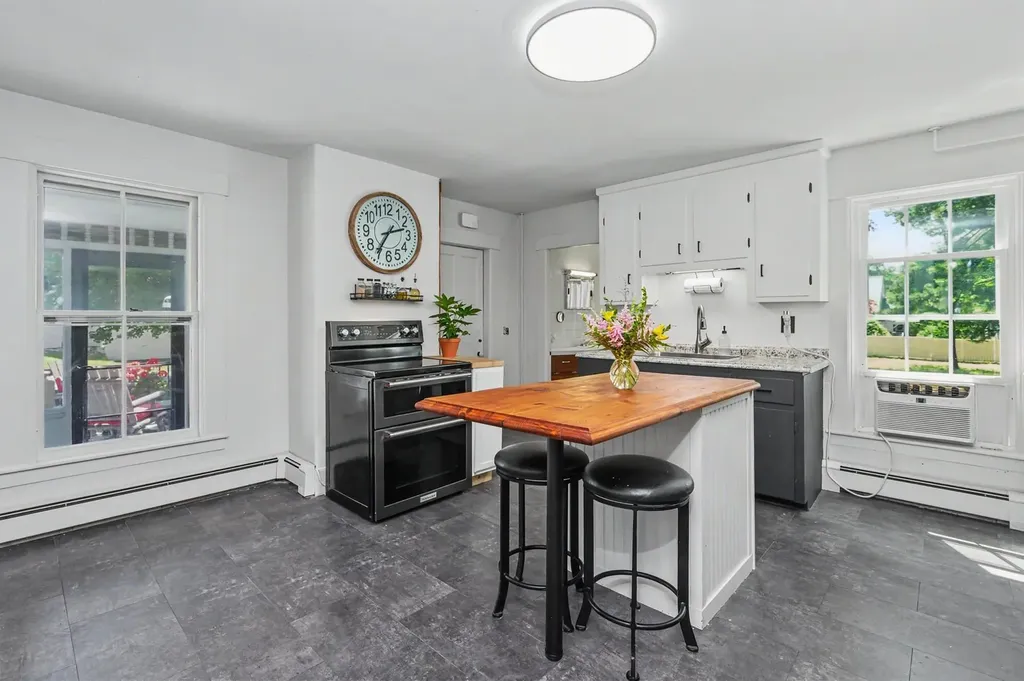 47 Oak Street Milford NH 03055