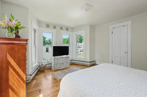 47 Oak Street Milford NH 03055