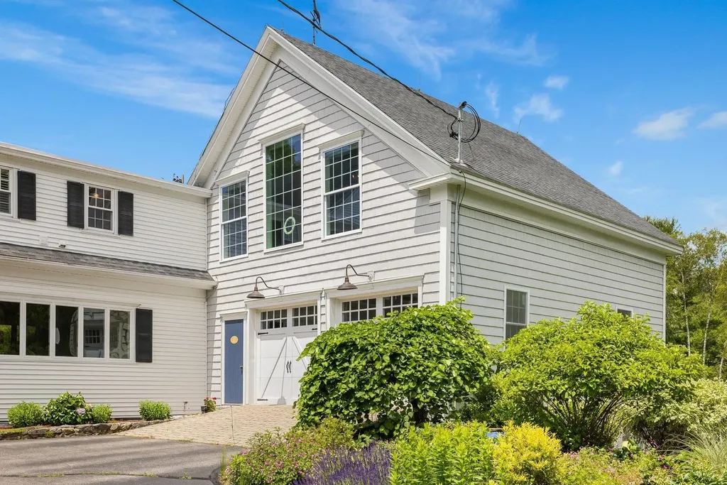 79 Atlantic Avenue North Hampton NH 03862