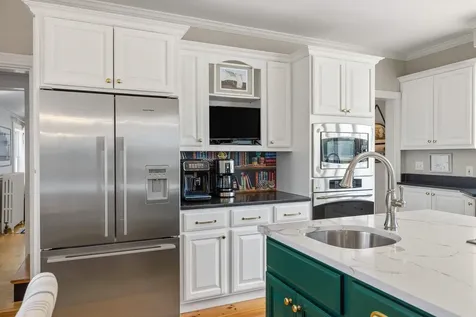 79 Atlantic Avenue North Hampton NH 03862