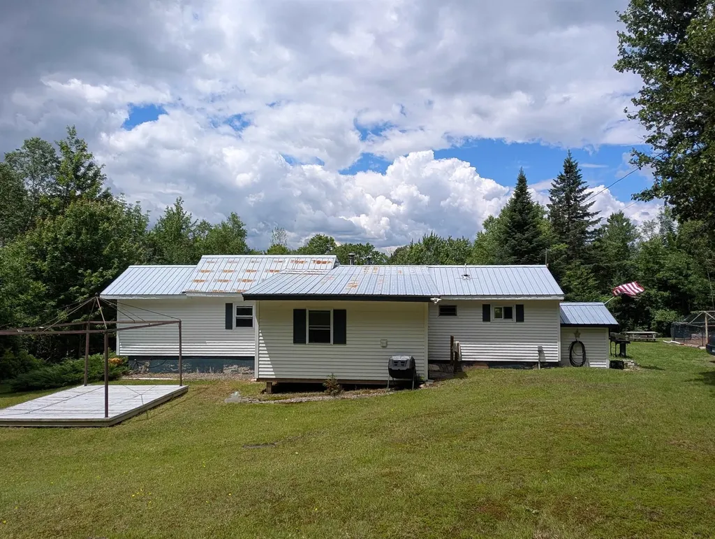 16 Griffin Road Stewartstown NH 03576