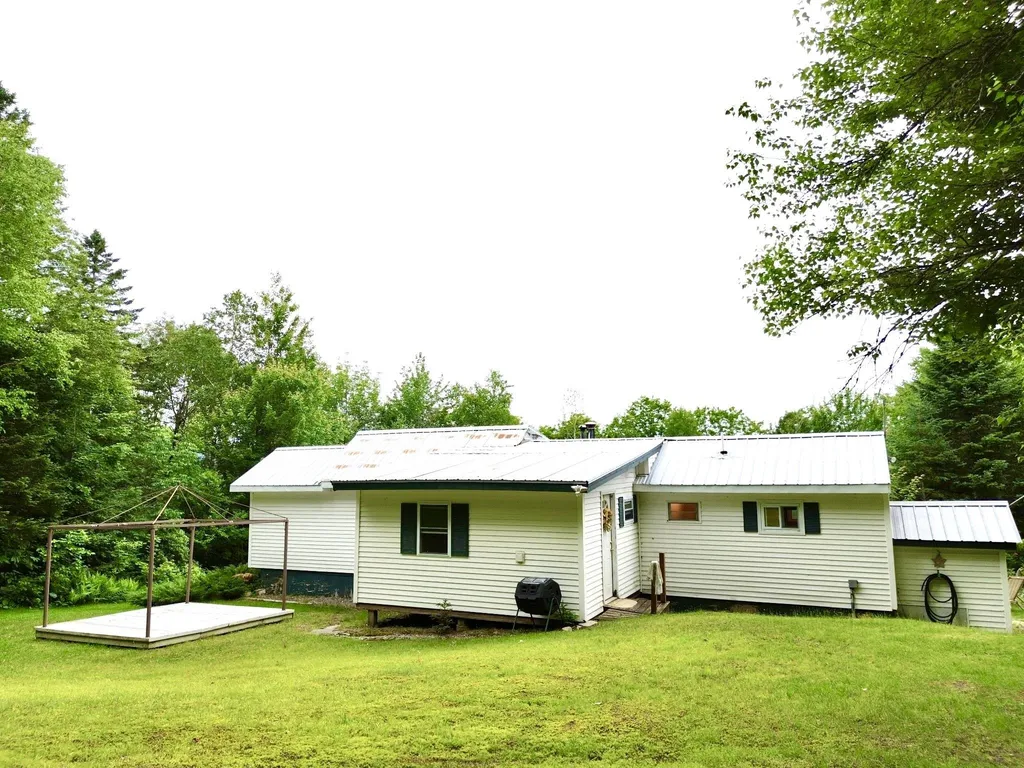 16 Griffin Road Stewartstown NH 03576