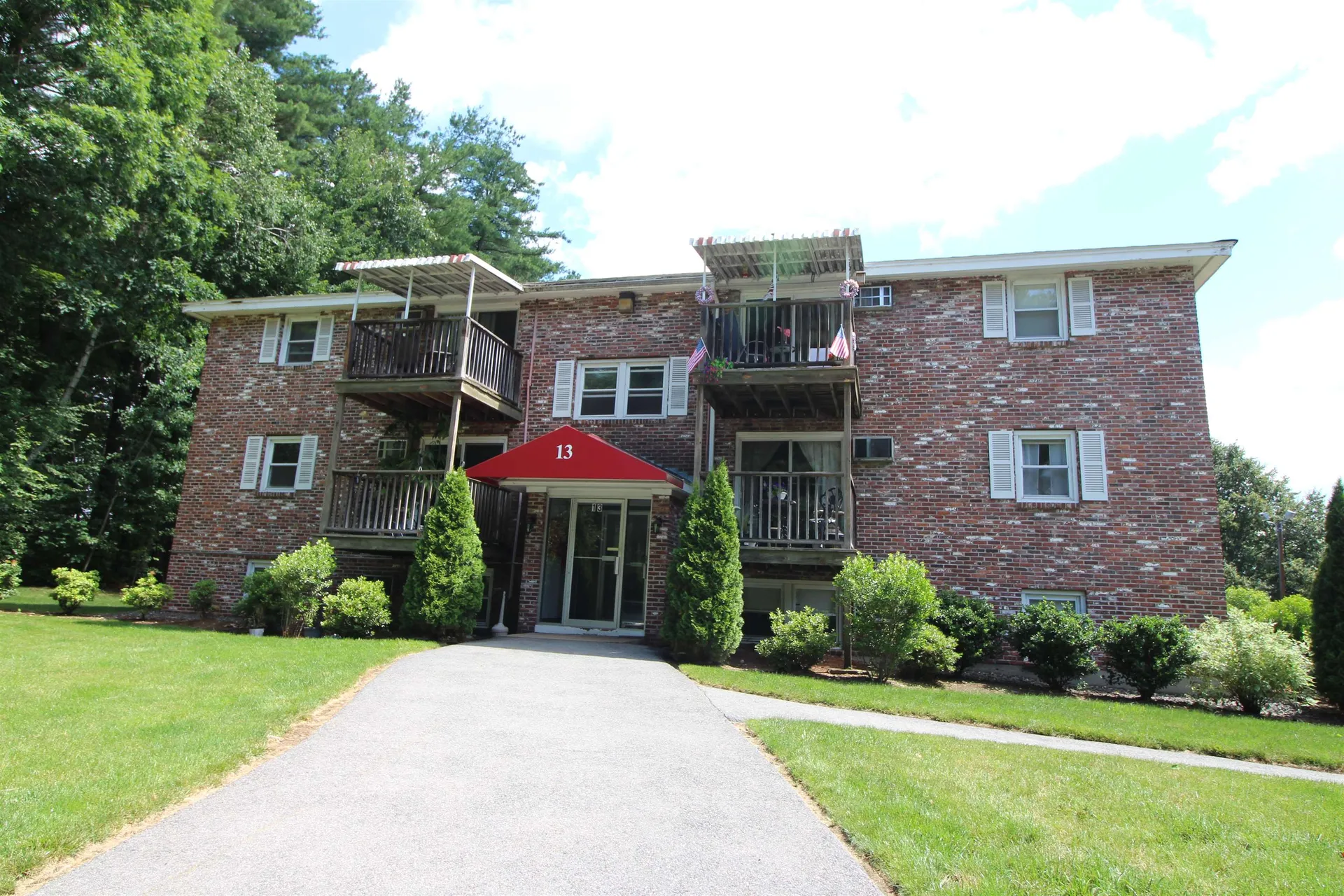 13 Charleston Avenue Londonderry NH 03053