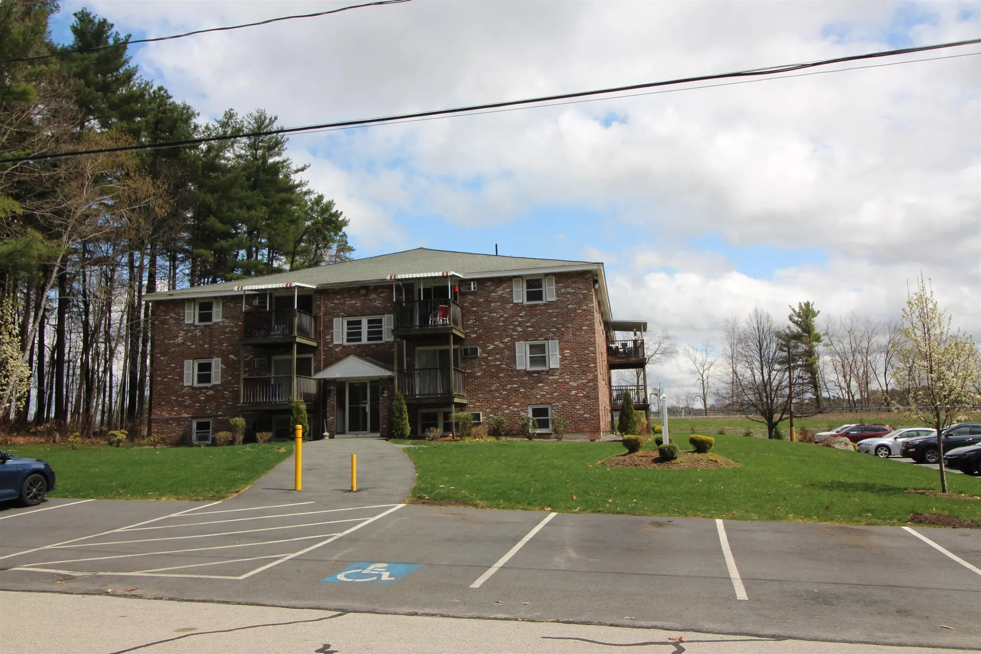 13 Charleston Avenue Londonderry NH 03053