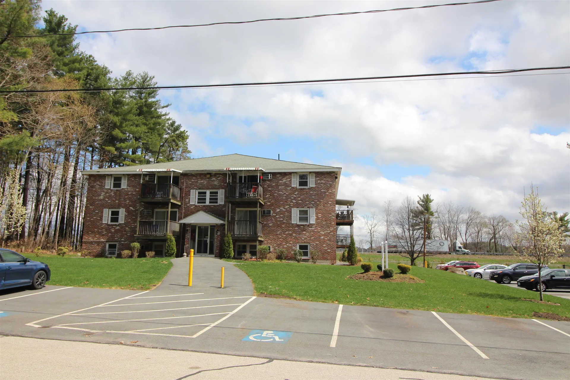 13 Charleston Avenue Londonderry NH 03053