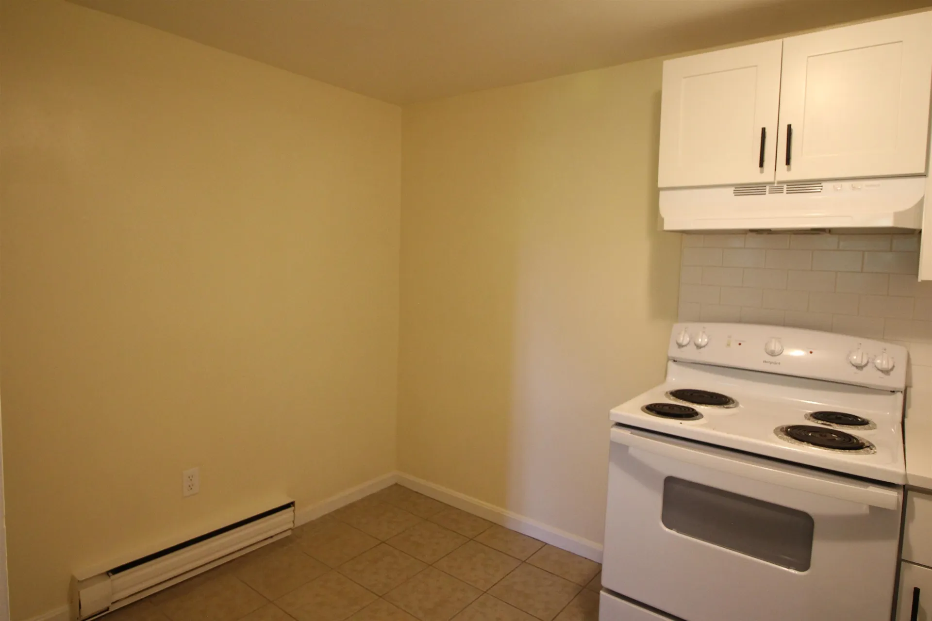 13 Charleston Avenue Londonderry NH 03053