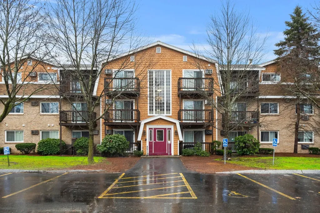310 Brook Village Road Nashua NH 03062