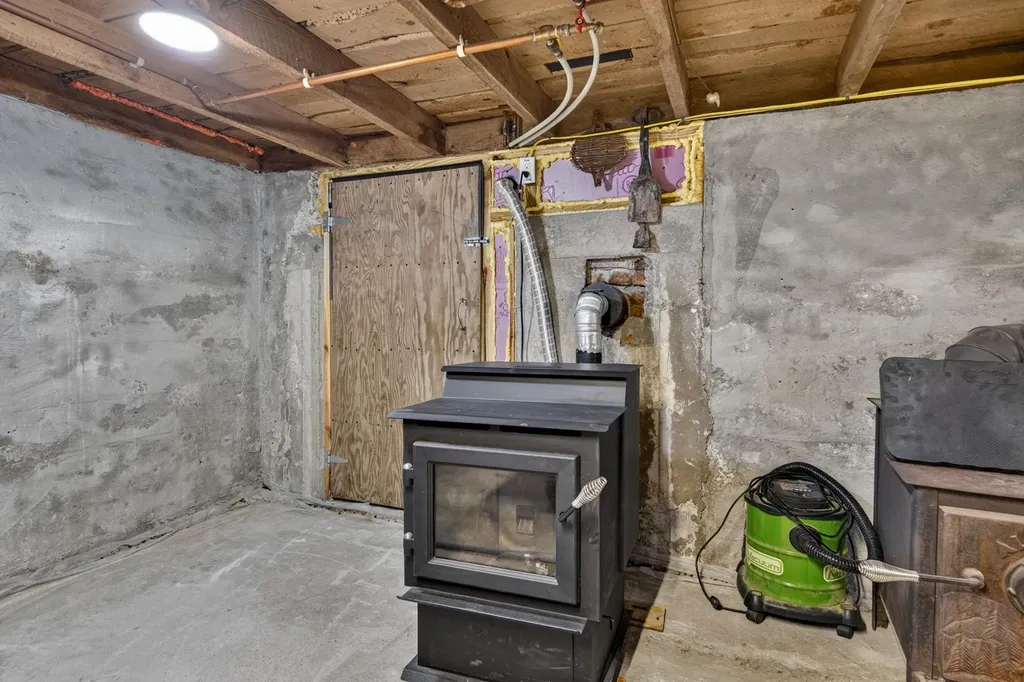 17 Grange Hall Road Acworth NH 03607