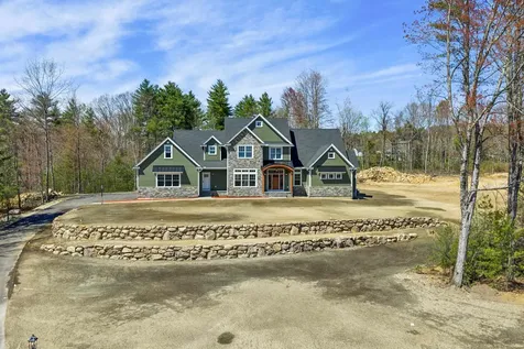 16 Boiling Kettle Way Bedford NH 03110