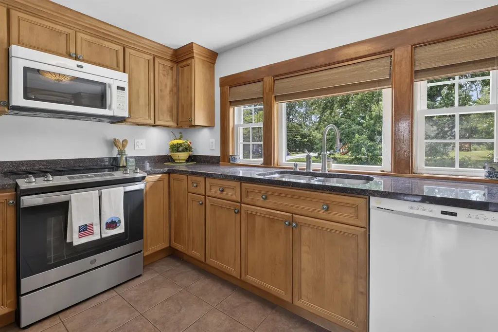 48 Dawson Avenue Manchester NH 03104