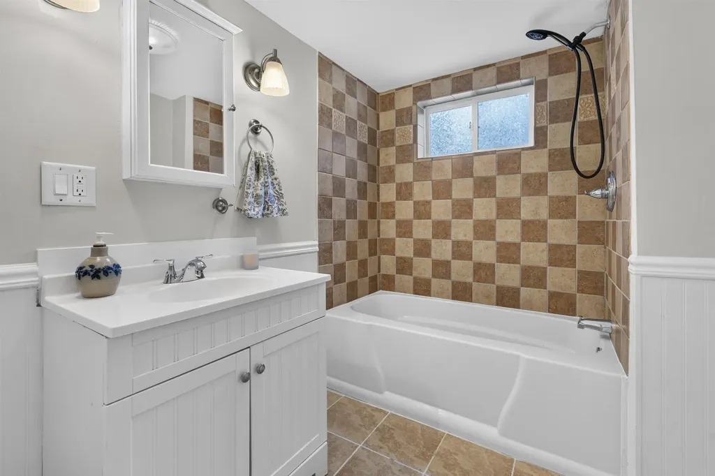 48 Dawson Avenue Manchester NH 03104