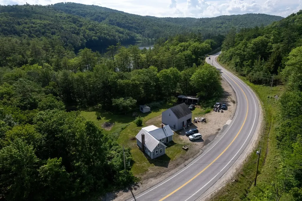 1409 Main Street Grafton NH 03240