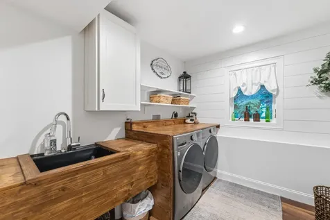 176 Russell Drive Weare NH 03281