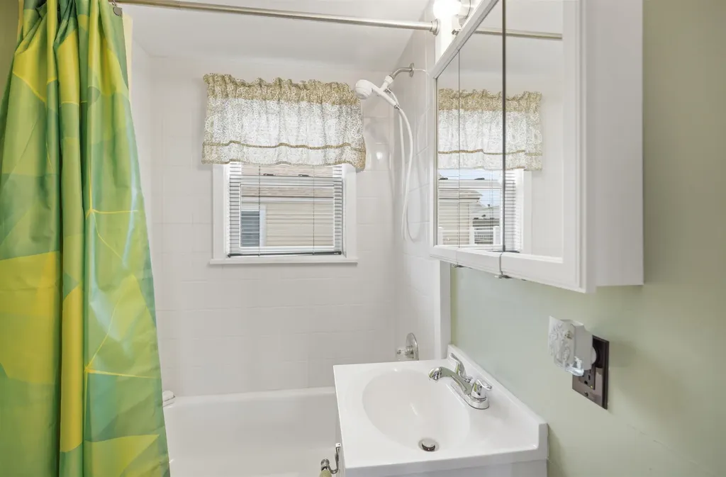 20 Jo-ann Lane Hampton NH 03842