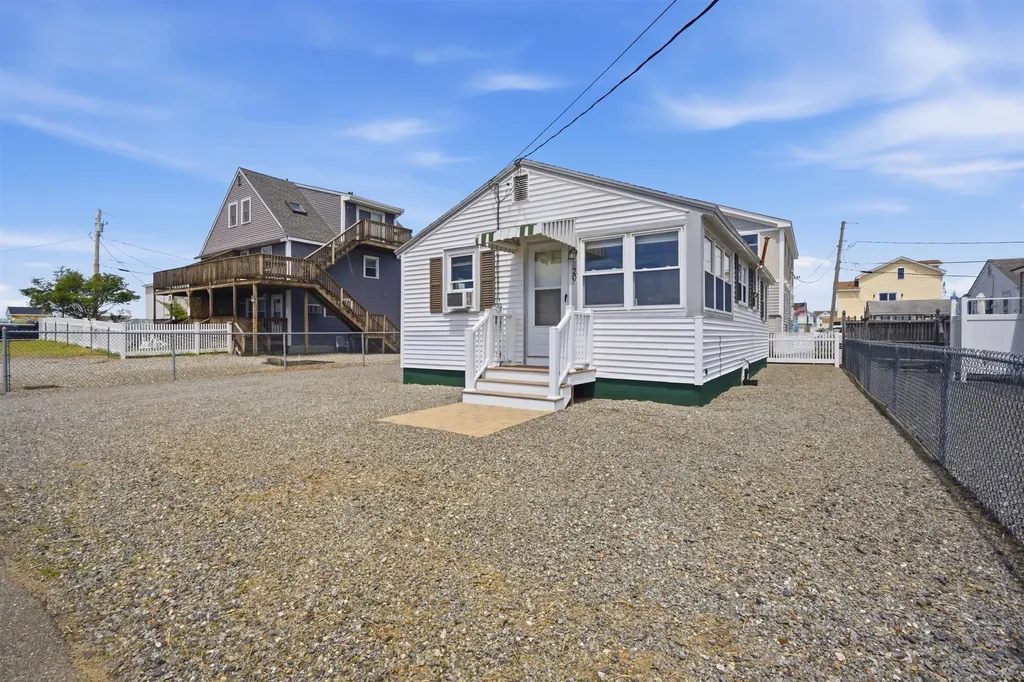 20 Jo-ann Lane Hampton NH 03842