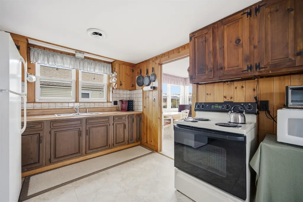 20 Jo-ann Lane Hampton NH 03842