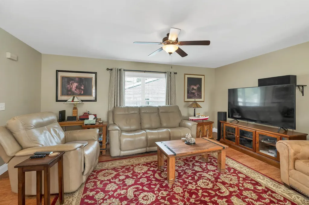 2 Goldenrod Way North Hampton NH 03862
