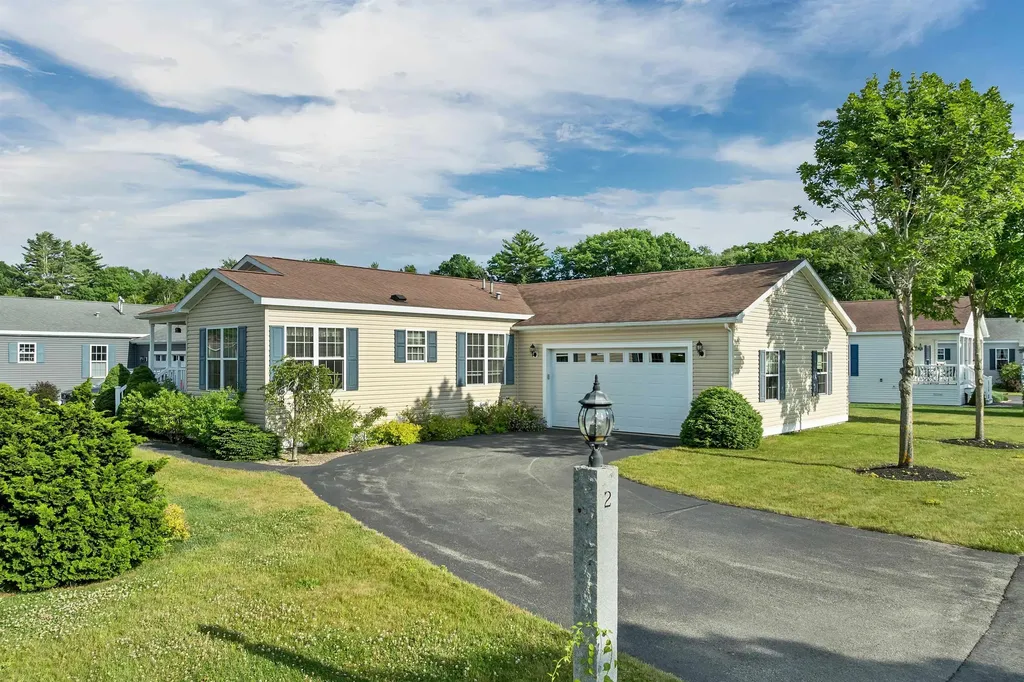 2 Goldenrod Way North Hampton NH 03862