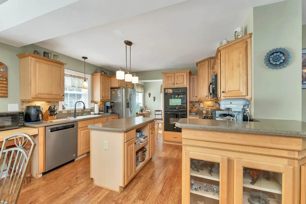 2 Goldenrod Way North Hampton NH 03862