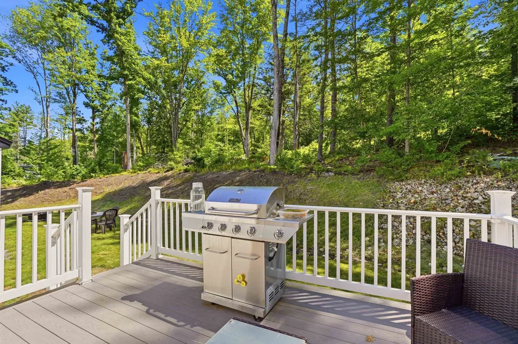 316 Montelona Road Goffstown NH 03045